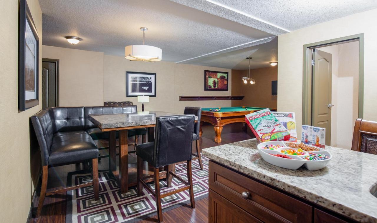 Pomeroy Hotel Fort St. John Bagian luar foto