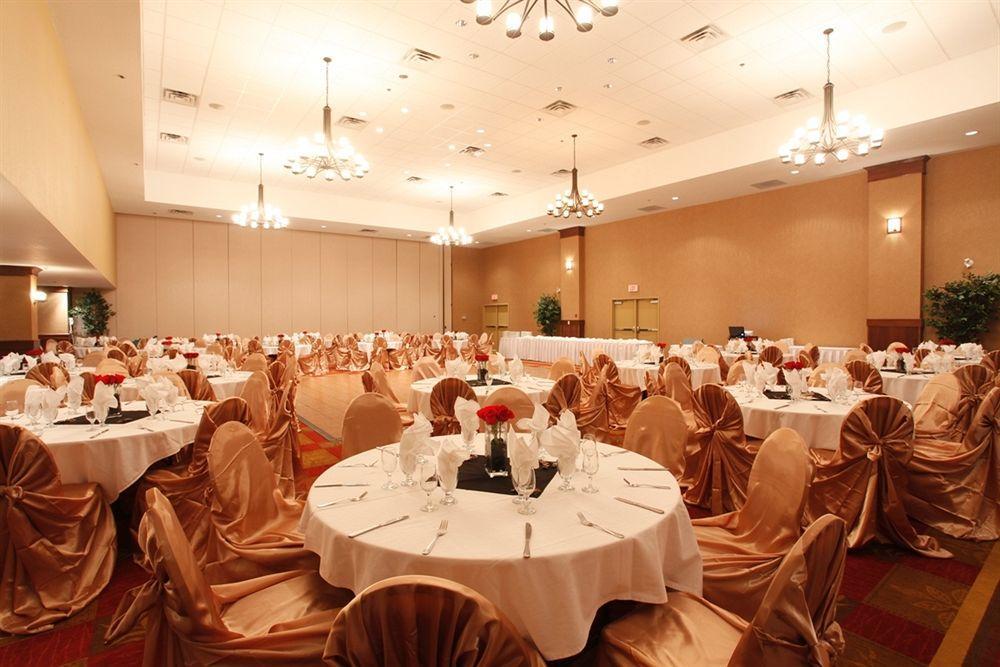 Pomeroy Hotel Fort St. John Bagian luar foto