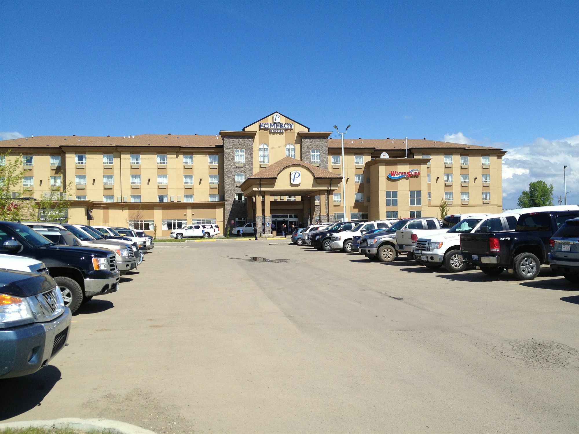 Pomeroy Hotel Fort St. John Bagian luar foto